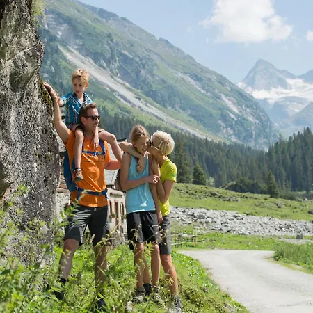 In With Parking Space Lägenhet *